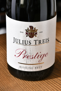 Julius Treis Prestige Riesling - вино игристое Юлиус Трайс Рислинг Престиж 2019 год 0.75 л белое брют