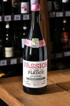 The Pledge Our Passion Appassimento Pinotage - вино Зе Пледж Ауа Пешн Аппассименто Пинотаж 0.75 л красное полусухое