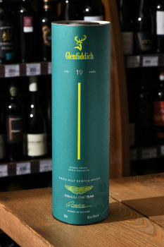 Glenfiddich 19 Year Old Aston Martin Formula One Team Limited Edition - виски Гленфиддик Астон Мартин Команда Формулы Один 19 лет 0.7 л в тубе