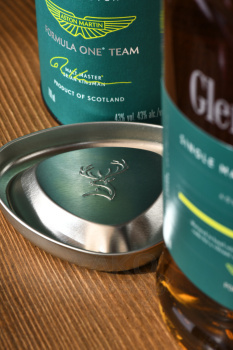 Glenfiddich 19 Year Old Aston Martin Formula One Team Limited Edition - виски Гленфиддик Астон Мартин Команда Формулы Один 19 лет 0.7 л в тубе