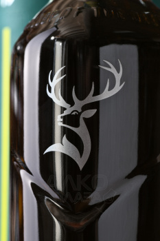 Glenfiddich 19 Year Old Aston Martin Formula One Team Limited Edition - виски Гленфиддик Астон Мартин Команда Формулы Один 19 лет 0.7 л в тубе