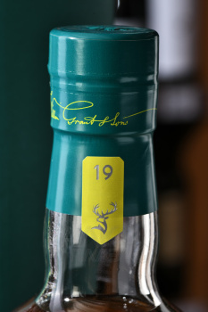 Glenfiddich 19 Year Old Aston Martin Formula One Team Limited Edition - виски Гленфиддик Астон Мартин Команда Формулы Один 19 лет 0.7 л в тубе