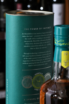 Glenfiddich 19 Year Old Aston Martin Formula One Team Limited Edition - виски Гленфиддик Астон Мартин Команда Формулы Один 19 лет 0.7 л в тубе