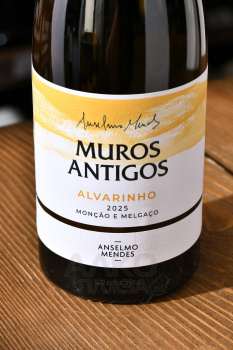 Alvarinho Muros Antigos Vinho Verde DOC - вино Алваринью Мурос Антигос ДОК Винью Верде 0.75 л белое сухое