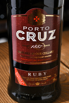 Porto Cruz Ruby - портвейн Порто Круз Руби 0.75 л