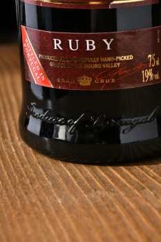 Porto Cruz Ruby - портвейн Порто Круз Руби 0.75 л
