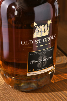 Old St. Croix (A.H. Riise) Family Reserve gift box - ром Олд Санта Крус (А.Х. Риисе) Фэмели Резерв 0.7 л в п/у