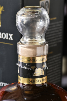 Old St. Croix (A.H. Riise) Family Reserve gift box - ром Олд Санта Крус (А.Х. Риисе) Фэмели Резерв 0.7 л в п/у