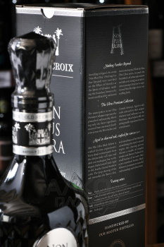 Old St. Croix (A.H. Riise) Non Plus Ultra gift box - ром Олд Санта Крус (А.Х. Риисе) Нон Плюс Ультра Блек Эдишн 0.7 л в п/у