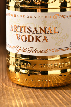 J.J. Whitley Artisanal Gold Filtered - водка Дж. Дж. Уитли Артисанал Голд Фильтеред 0.7 л