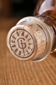 Grace O’Malley Independence Blended Irish Whiskey - виски Грейс О’Мэлли Индепенденс 0.7 л