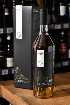 Yver Pelvoisin VSOP - коньяк Ивэр Пельвуазан ВСОП 0.7 л в п/у