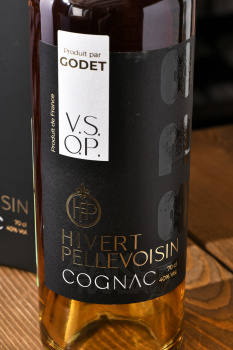 Yver Pelvoisin VSOP - коньяк Ивэр Пельвуазан ВСОП 0.7 л в п/у