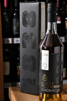 Yver Pelvoisin VSOP - коньяк Ивэр Пельвуазан ВСОП 0.7 л в п/у