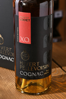 Yver Pelvoisin XO - коньяк Ивэр Пельвуазан ХО 0.7 л в п/у