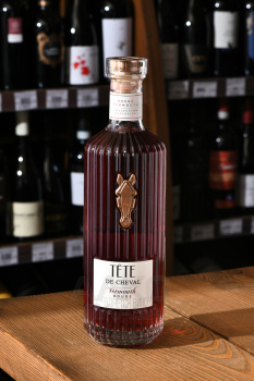 Tete de Cheval Vermouth Rouge - вермут Тет де Шеваль Руж 0.75 л красный сладкий