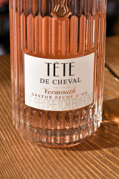 Tete de Cheval Vermouth Rose Peche d’Or - вермут Тет де Шеваль Савёр Пеш д’Ор Персик 0.75 л розовый сладкий