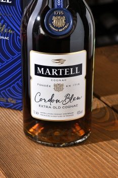 Martell Cordon Bleu gift box - коньяк Мартель Кордон Блю 0.7 л в п/у