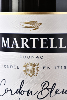 Martell Cordon Bleu gift box - коньяк Мартель Кордон Блю 0.7 л в п/у