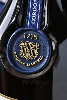 Martell Cordon Bleu gift box - коньяк Мартель Кордон Блю 0.7 л в п/у