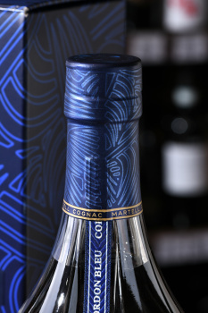 Martell Cordon Bleu gift box - коньяк Мартель Кордон Блю 0.7 л в п/у