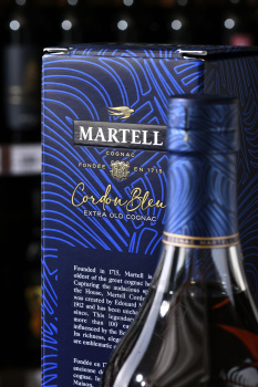Martell Cordon Bleu gift box - коньяк Мартель Кордон Блю 0.7 л в п/у
