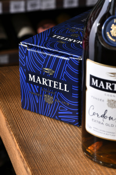 Martell Cordon Bleu gift box - коньяк Мартель Кордон Блю 0.7 л в п/у