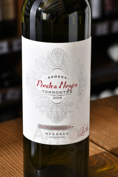 Piedra Negra Alta Coleccion Torrontes - вино Педра Негра Альта Коллекшн Торронтес 0.75 л