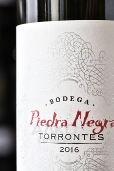 Piedra Negra Alta Coleccion Torrontes - вино Педра Негра Альта Коллекшн Торронтес 0.75 л
