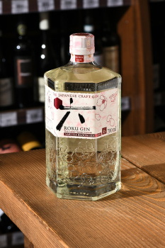 Roku Gin Sakura Bloom Edition - джин Сантори Року Сакура Блум Эдишн 0.7 л