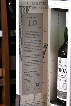 Laphroaig Elements L1.0 - виски Лафройг Элементс Л 1.0 0.7 л в п/у