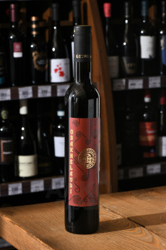 Usahelaouri Georgian Winemaker - вино Усахелаури Джеорджиан Ваинмеикер 0.5 л красное полусладкое