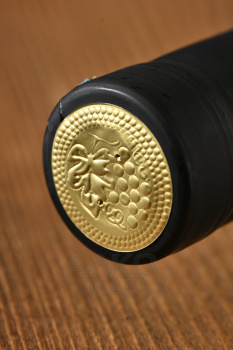 Usahelaouri Georgian Winemaker - вино Усахелаури Джеорджиан Ваинмеикер 0.5 л красное полусладкое