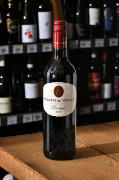 Robertson Winery Pinotage - вино Робертсон Вайнери Пинотаж 0.75 л красное сухое