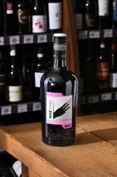 Badagoni Gau 5 Rose Three - вино Бадагони Гау 5 Розе Три 0.75 л розовое полусухое