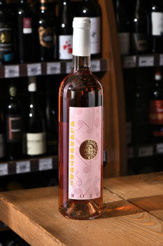 Aladasturi Rose Georgian Winemaker - вино Аладастури Розе Джеорджиан Ваинмеикер 0.75 л розовое полусладкое