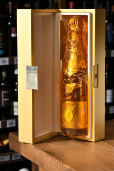 Louis Roederer Cristal gift pack - шампанское Луи Родерер Кристаль 0.75 л в п/у