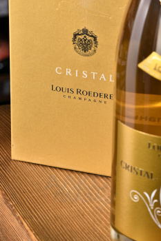 Louis Roederer Cristal gift pack - шампанское Луи Родерер Кристаль 0.75 л в п/у