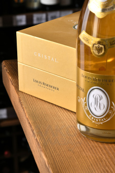 Louis Roederer Cristal gift pack - шампанское Луи Родерер Кристаль 0.75 л в п/у