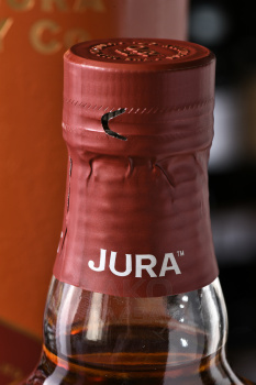 Jura 12 years old in tube - виски Джура 12 лет 0.7 л в тубе