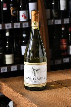 Montes Alpha Chardonnay - вино Монтес Альфа Шардоне 0.75 л белое сухое