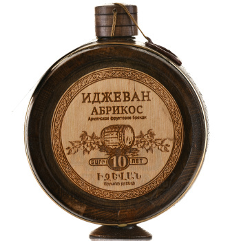 Ijevan Apricot - бренди Иджеван Абрикос 10 лет 0.7 л деревянный бочонок в п/у