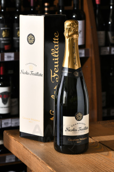 Nicolas Feuillatte Grande Reserve Brut - шампанское Николя Фейатт Гранд Резерв Брют 0.75 л белое брют в п/у