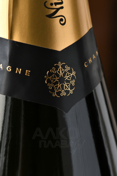 Nicolas Feuillatte Grande Reserve Brut - шампанское Николя Фейатт Гранд Резерв Брют 0.75 л белое брют в п/у