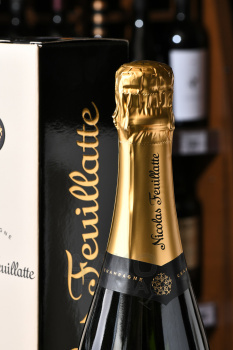 Nicolas Feuillatte Grande Reserve Brut - шампанское Николя Фейатт Гранд Резерв Брют 0.75 л белое брют в п/у