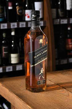 Johnnie Walker Black Label 12 years - виски Джонни Уокер Блэк Лейбл 12 лет 0.7 л