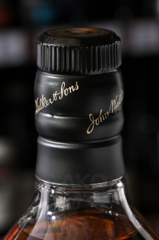 Johnnie Walker Black Label 12 years - виски Джонни Уокер Блэк Лейбл 12 лет 0.7 л