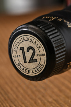 Johnnie Walker Black Label 12 years - виски Джонни Уокер Блэк Лейбл 12 лет 0.7 л