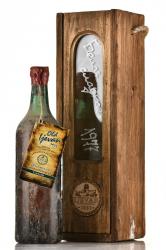 вино Старый Иджеван 1977 коллекционное 0.75 л белое сладкое в деревянной коробке