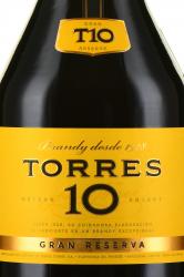 Torres 10 Gran Reserva - бренди Торрес 10 Гран Резерва 0.7 л в п/у набор со стаканами